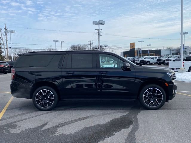 Used 2022 Chevrolet Suburban RST w/ Luxury Package AWD/4WD image 6