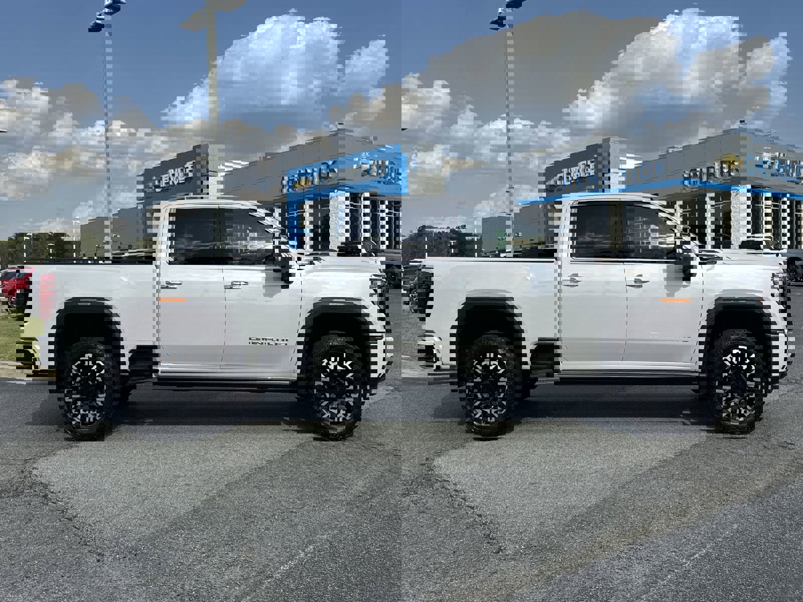 Used 2025 GMC Sierra 2500 Denali Ultimate image 11