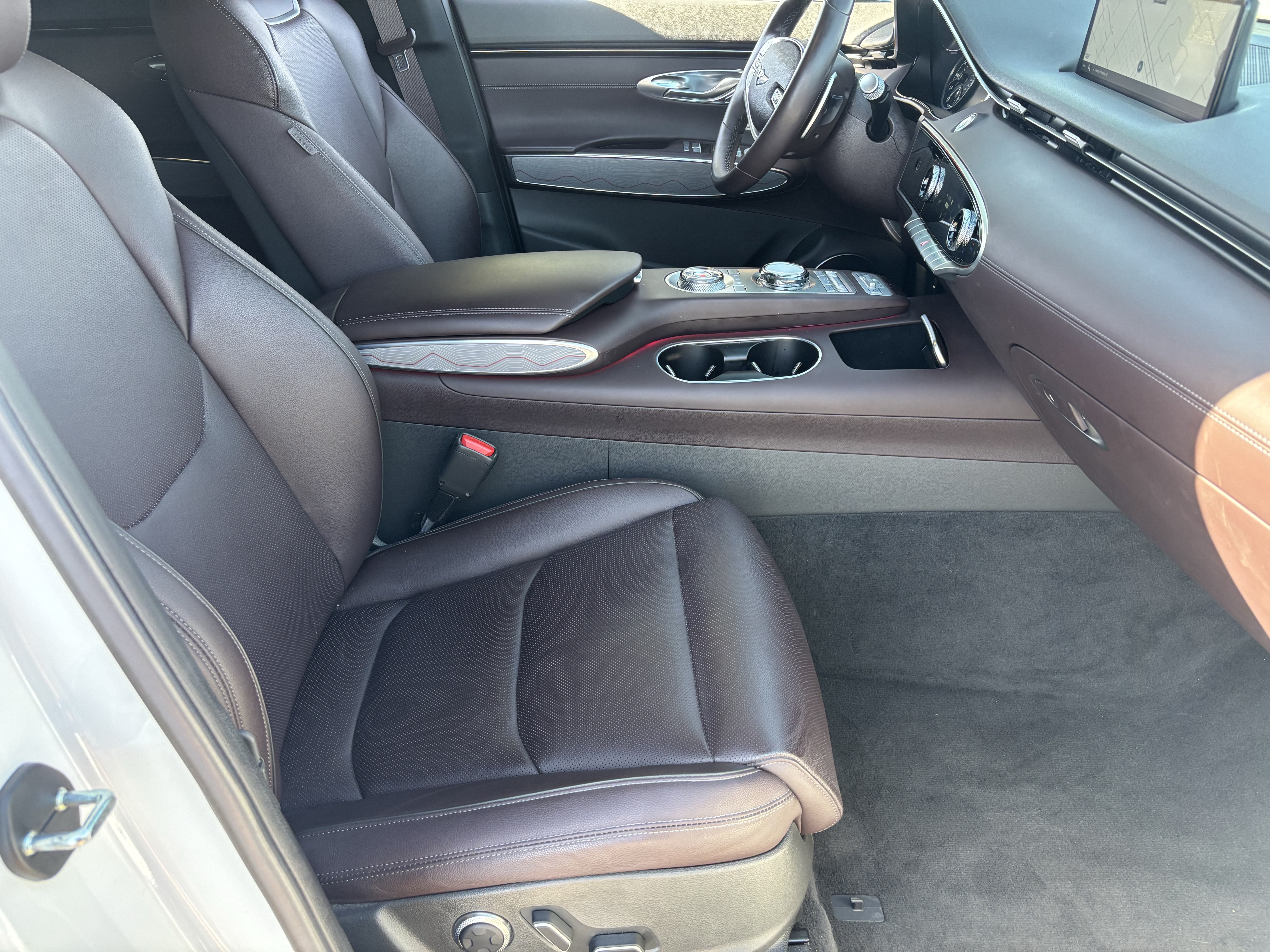 Used 2022 Genesis GV70 2.5T w/ Advanced Package AWD/4WD image 10