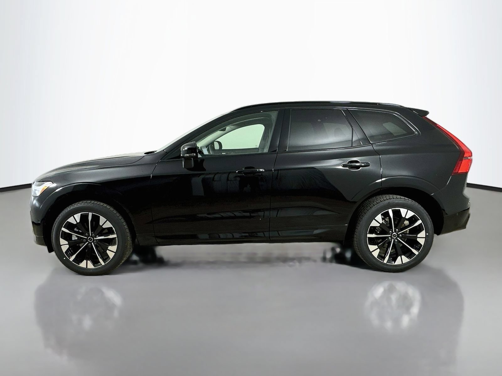 New 2026 Volvo XC60 B5 Plus w/ Protection Package Premier AWD/4WD image 8