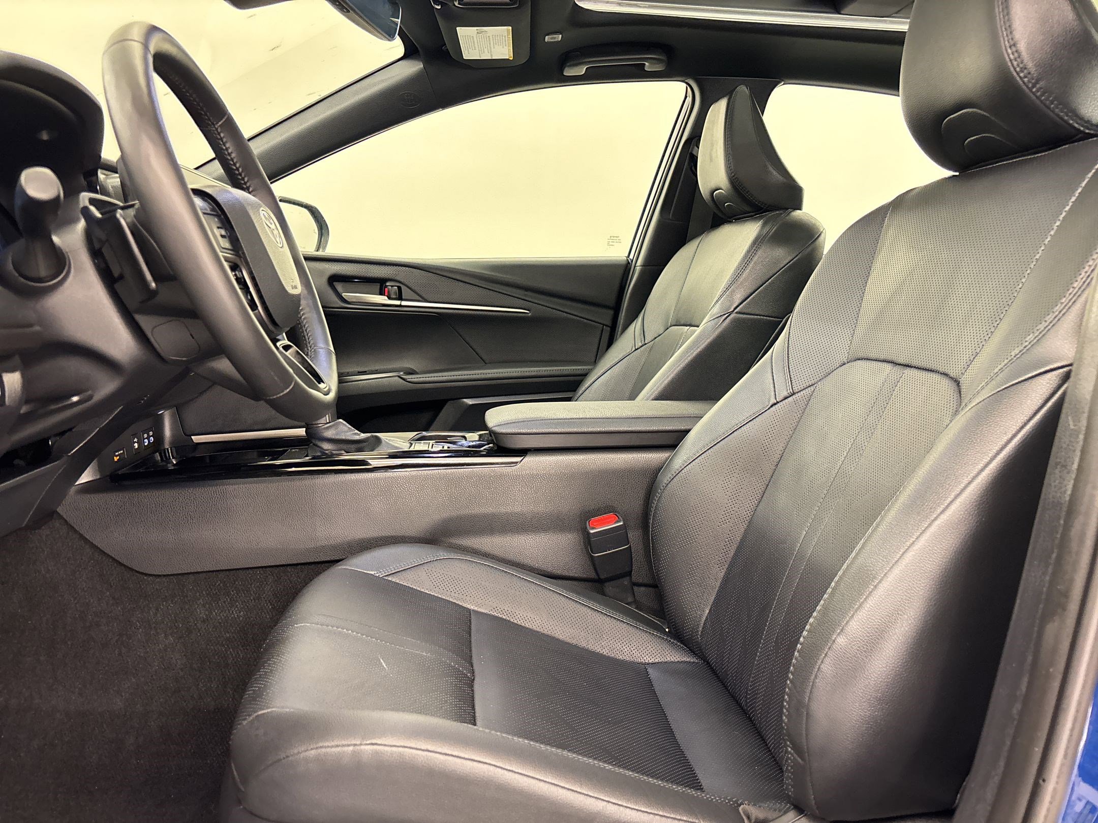 Used 2025 Toyota Camry XSE w/ Premium Plus Package FWD image 5