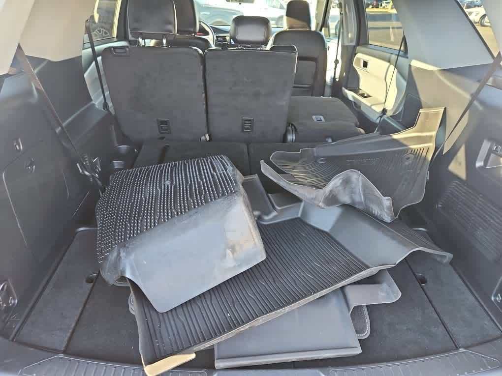 Used 2023 Ford Explorer XLT w/ Equipment Group 202A RWD image 9