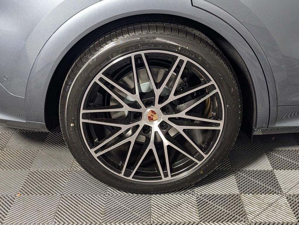 New 2026 Porsche Cayenne GTS image 13
