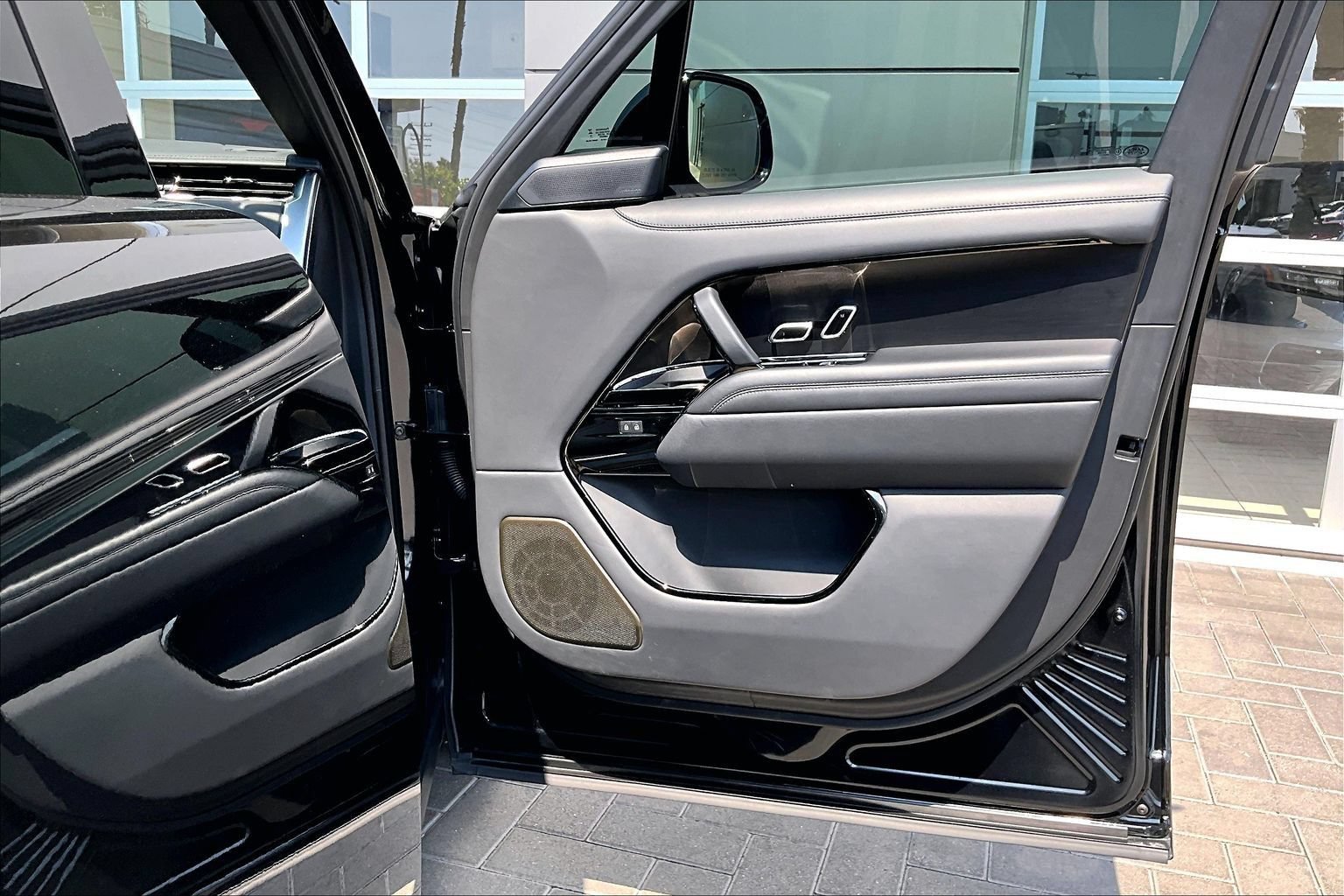 Certified 2023 Land Rover Range Rover SV AWD/4WD image 24
