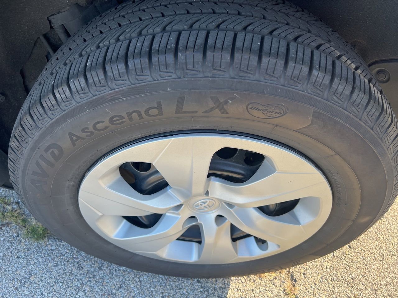 Used 2024 Toyota RAV4 LE FWD image 15
