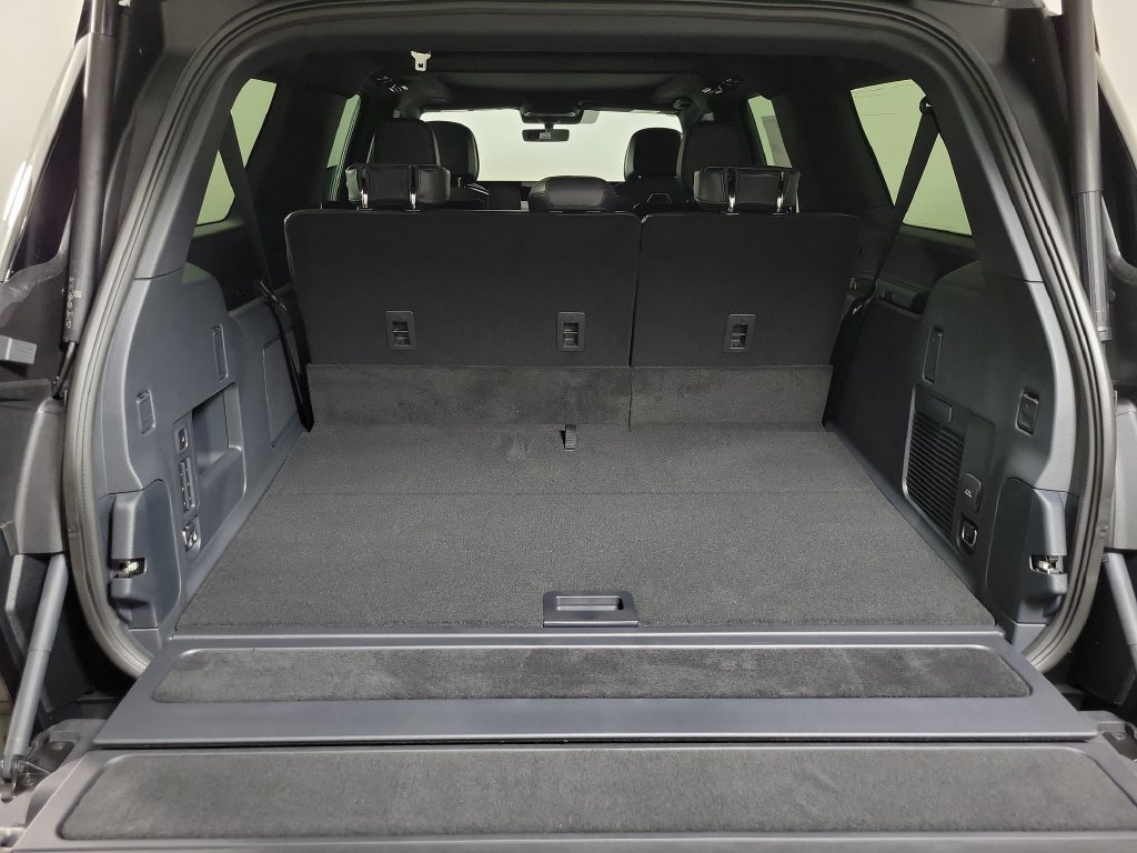 New 2027 Lincoln Navigator L Reserve w/ Jet Appearance Package RWD image 6