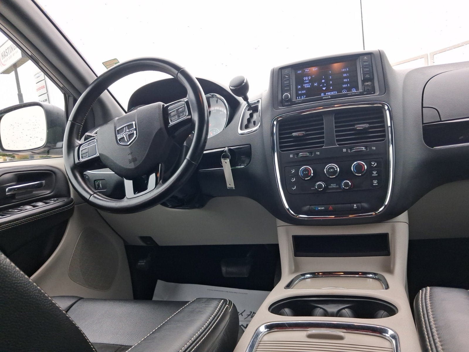 Used 2019 Dodge Grand Caravan SXT FWD image 15