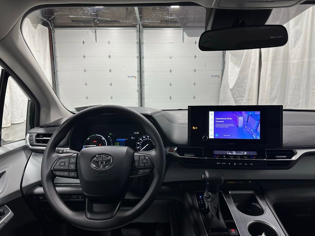 Used 2025 Toyota Sienna LE image 16
