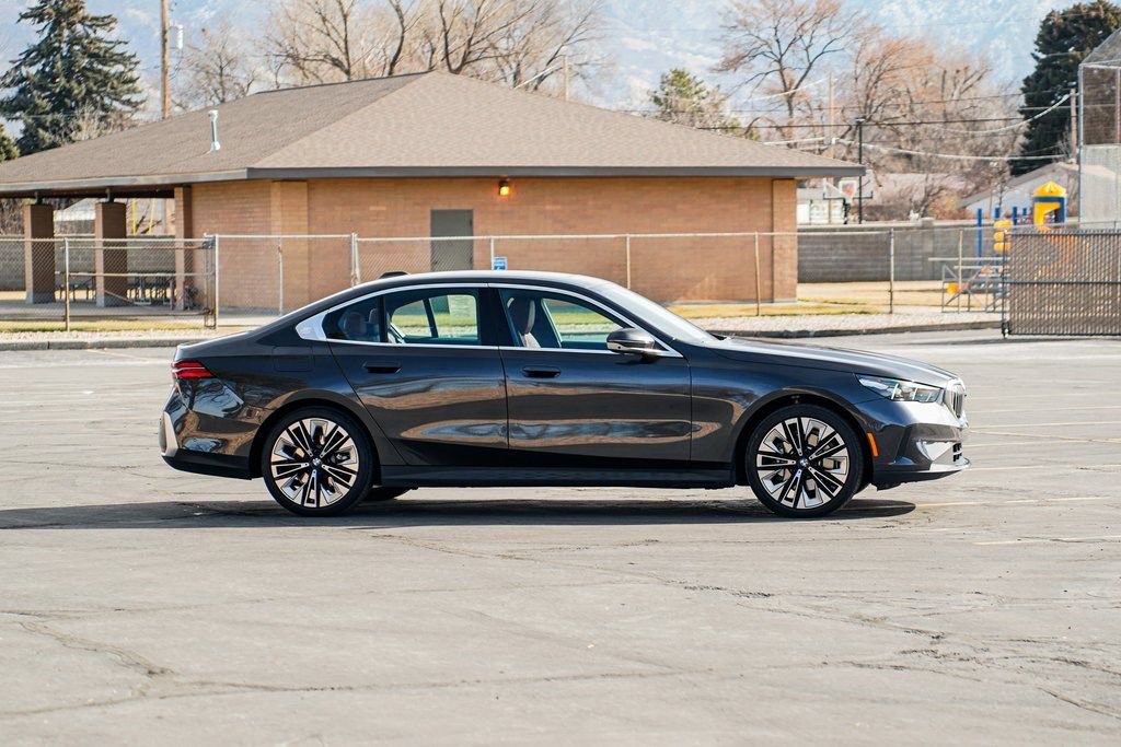 Certified 2025 BMW 530i xDrive w/ Premium Package image 4