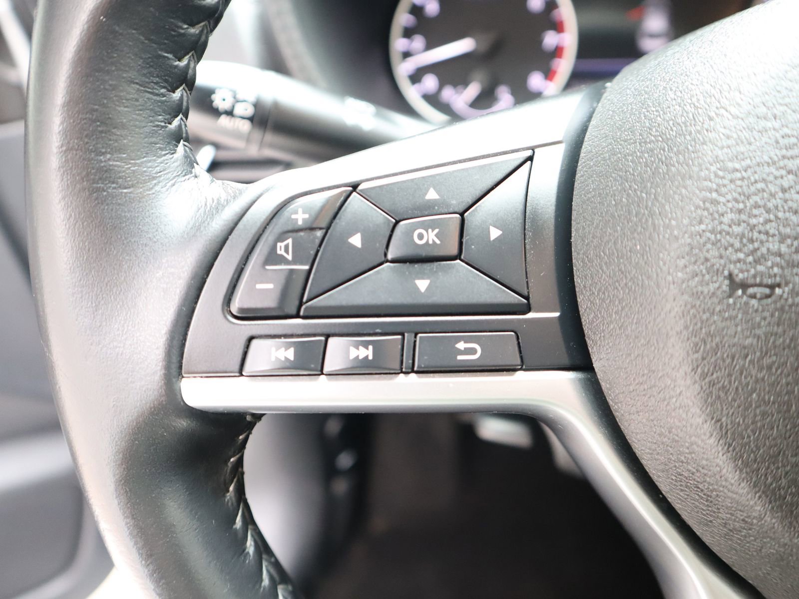 Used 2023 Nissan Sentra SV FWD image 34