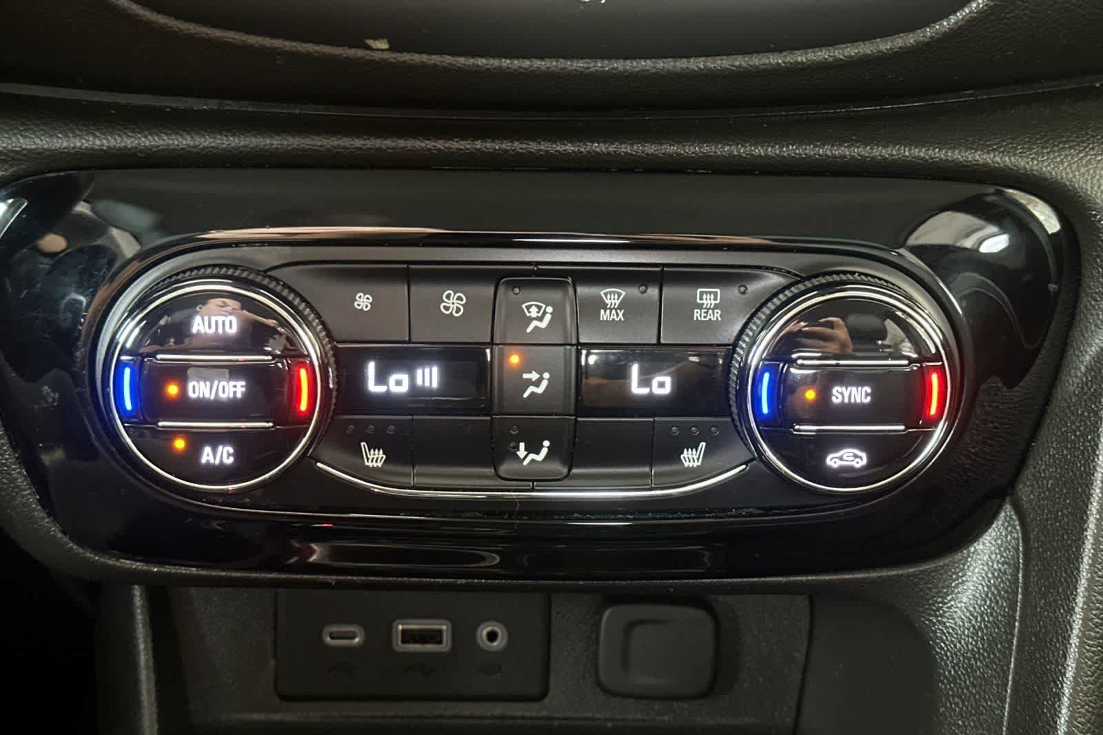 Used 2021 Buick Encore GX Select AWD/4WD image 21