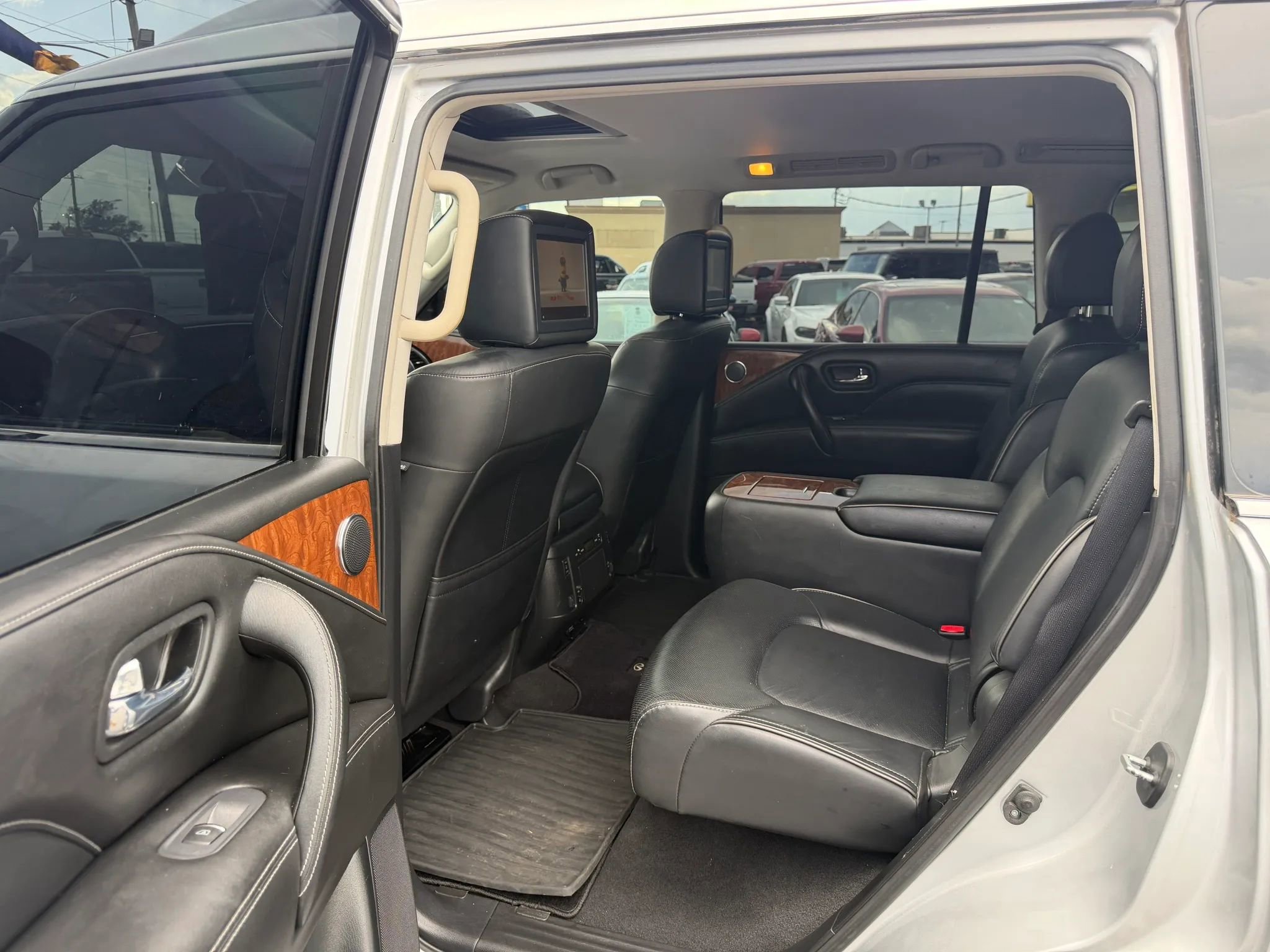 Used 2018 INFINITI QX80 2WD w/ Driver Assistance Package image 7