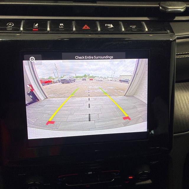 Used 2024 Jeep Grand Cherokee Laredo X w/ Trailer Tow Package AWD/4WD image 17