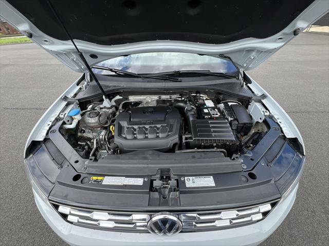 Used 2018 Volkswagen Tiguan SE AWD/4WD image 25