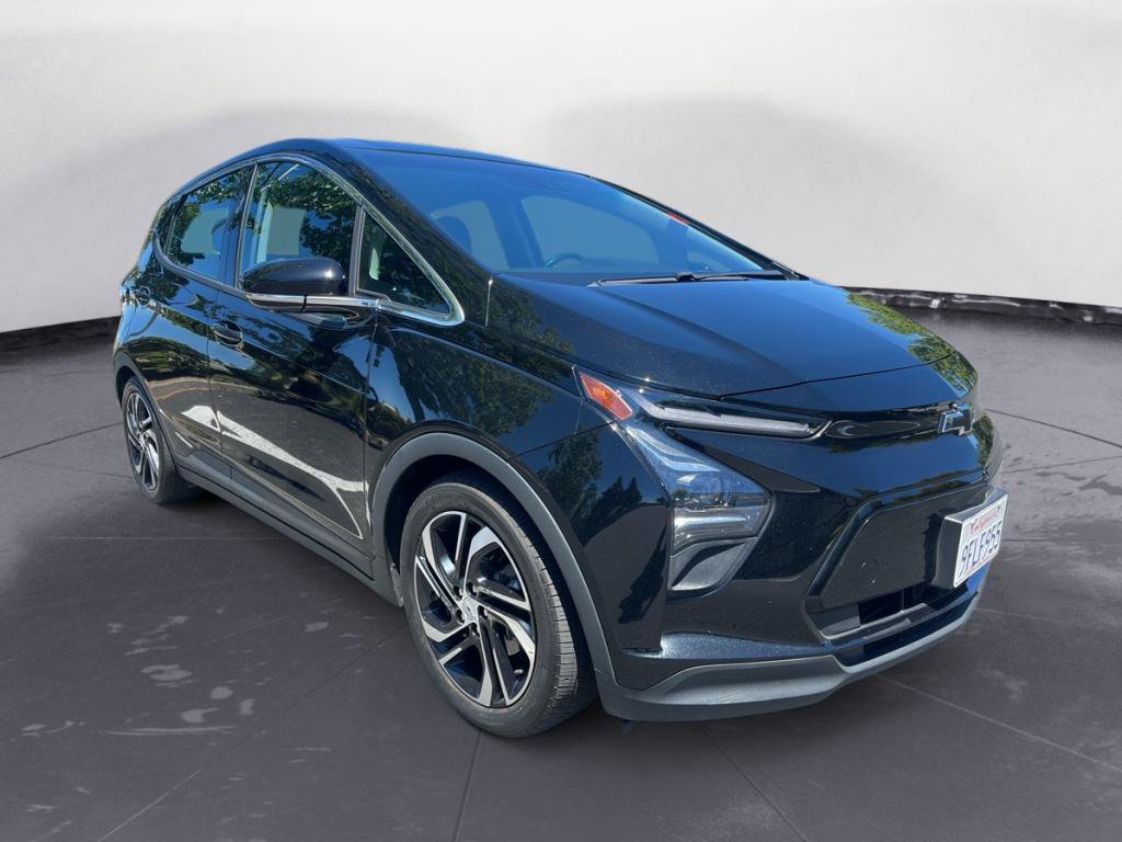 Used 2023 Chevrolet Bolt LT w/ Infotainment Package FWD image 3
