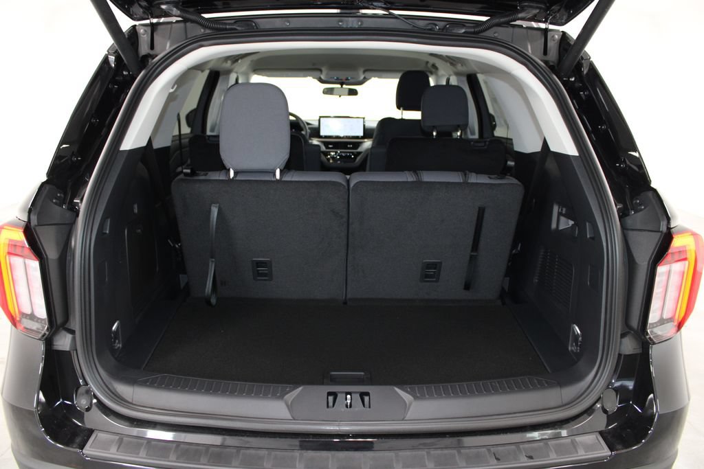 New 2026 Ford Explorer Active RWD image 15