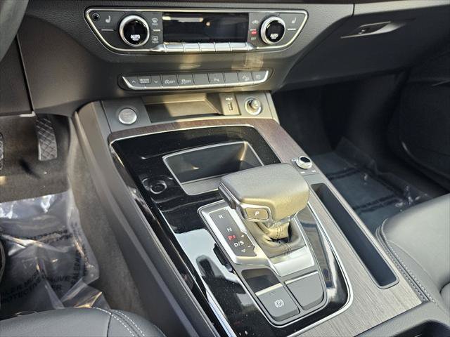Used 2023 Audi Q5 2.0T Premium w/ Convenience Package AWD/4WD image 11
