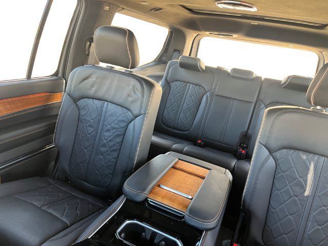 Used 2023 Jeep Grand Wagoneer Series III AWD/4WD image 40