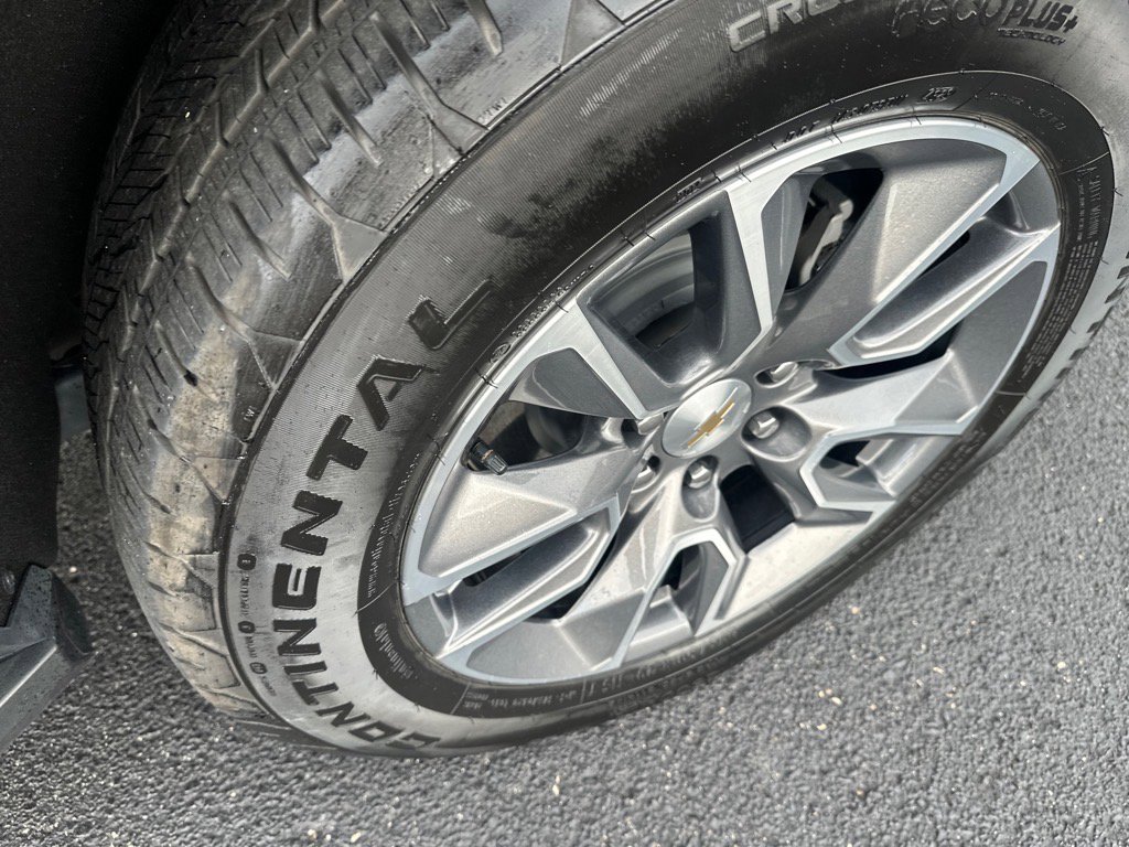 Used 2024 Chevrolet Suburban LT w/ Luxury Package image 11