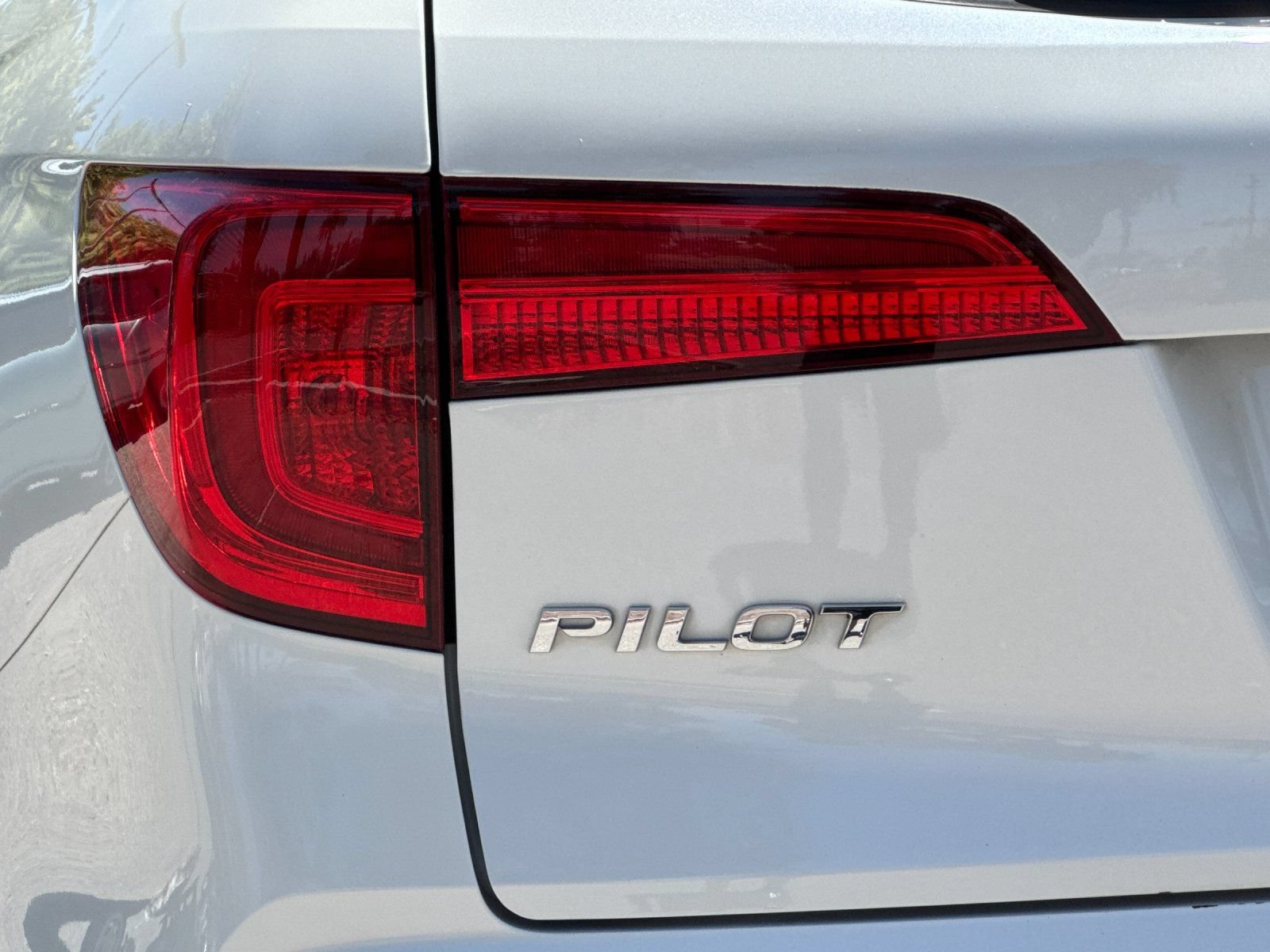 Used 2017 Honda Pilot Elite image 26