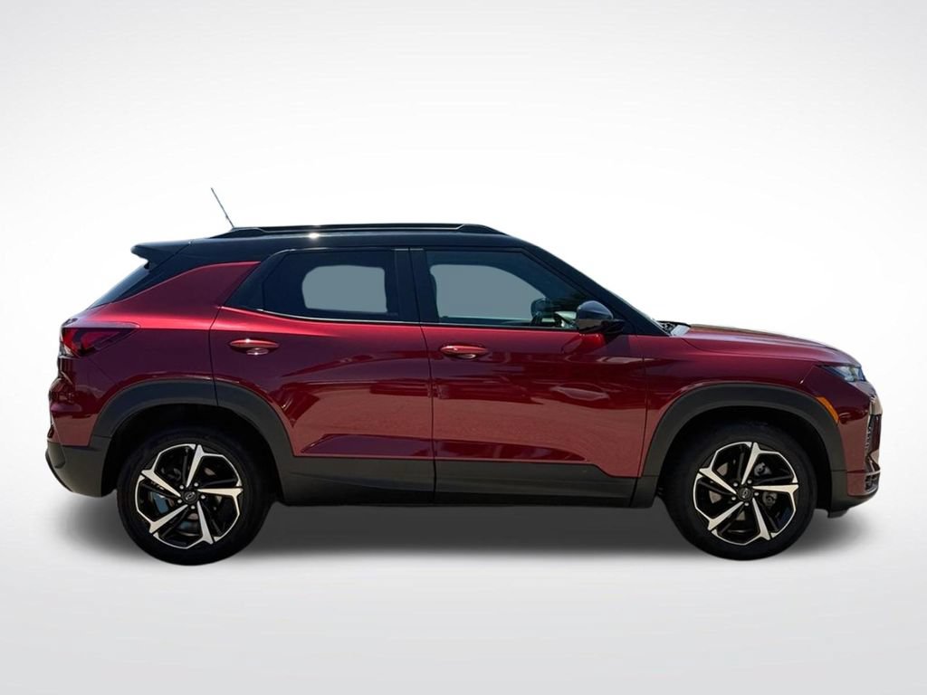Used 2022 Chevrolet TrailBlazer RS w/ Sun and Liftgate Package FWD image 2