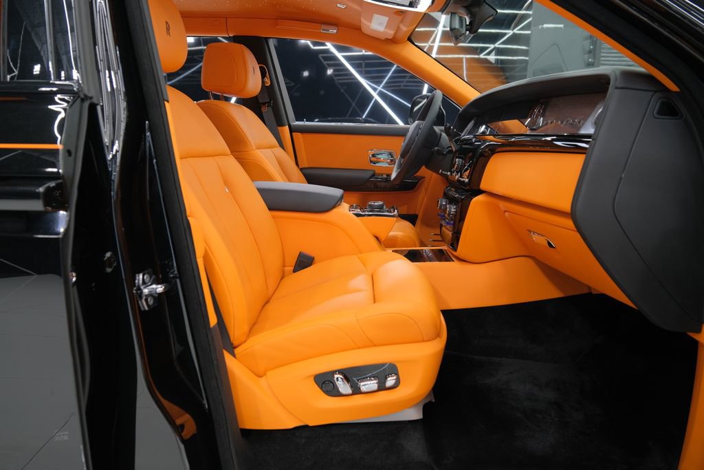 Used 2025 Rolls-Royce Phantom Sedan RWD image 43