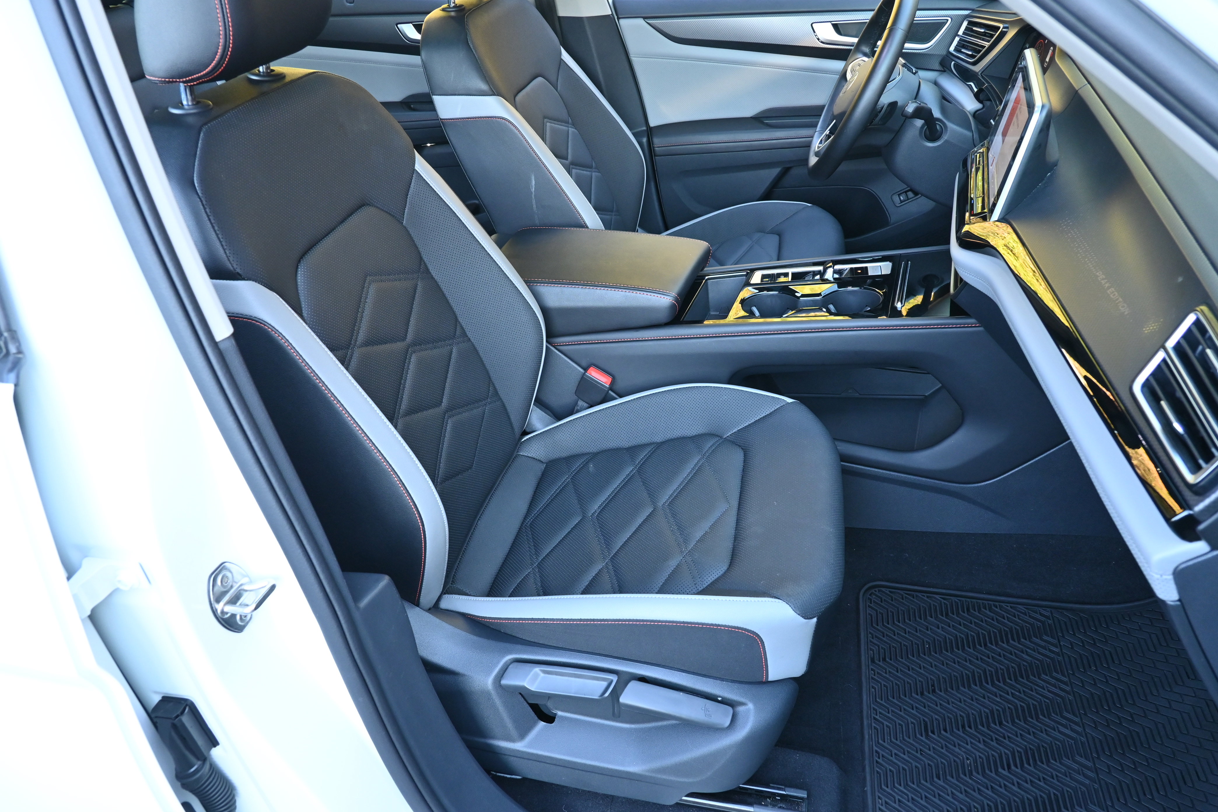 Used 2025 Volkswagen Atlas Peak Edition SE image 22