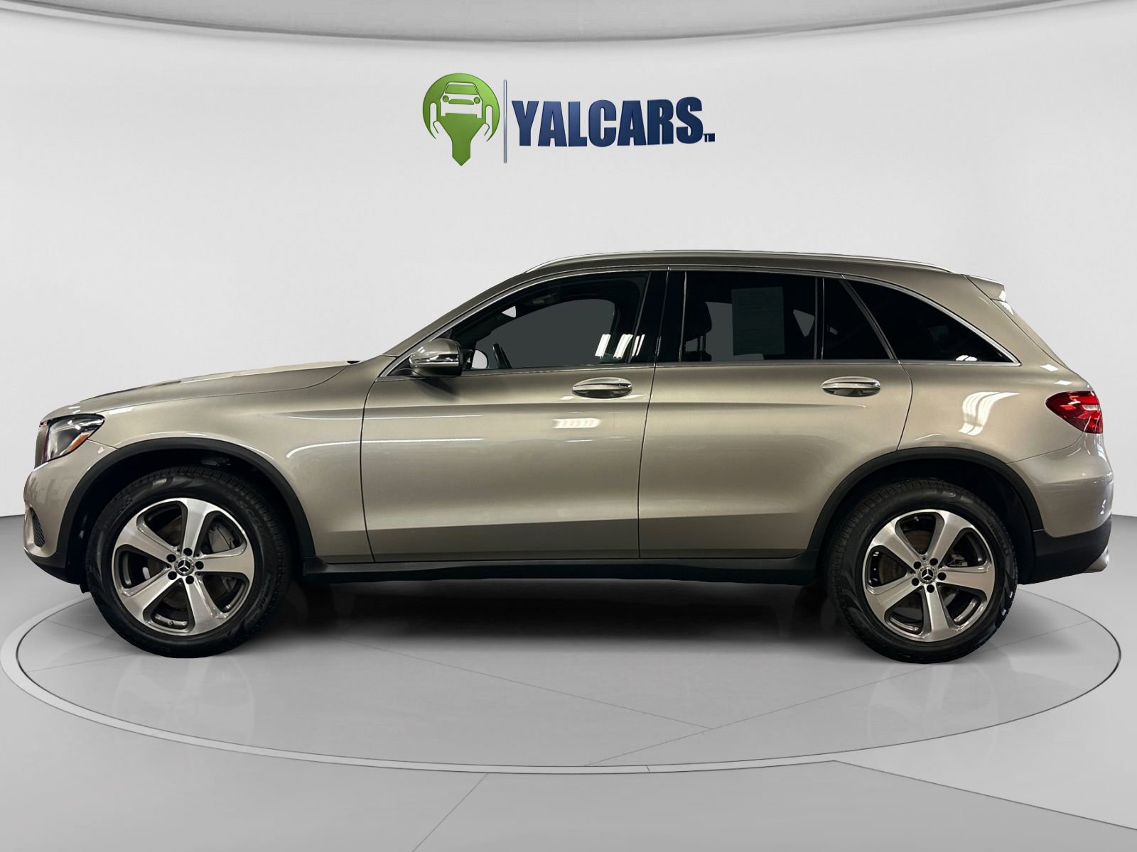 Used 2019 Mercedes-Benz GLC 300 4MATIC w/ Multimedia Package image 2