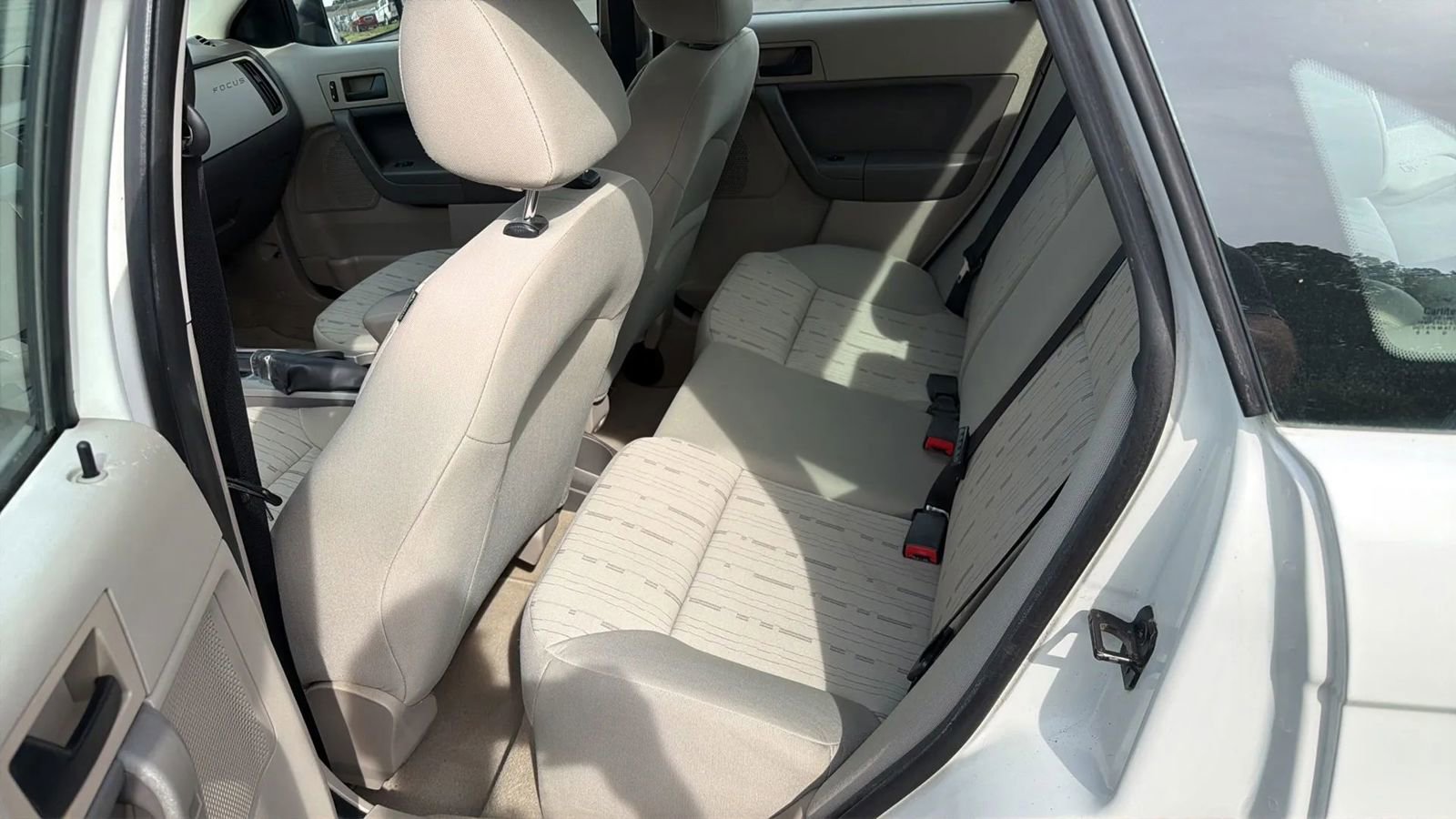 Used 2011 Ford Focus SE FWD image 12
