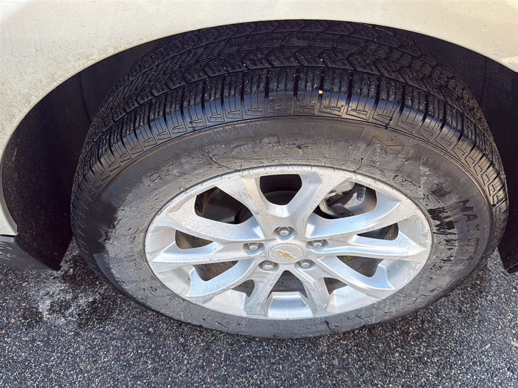 Used 2021 Chevrolet Equinox LT image 2