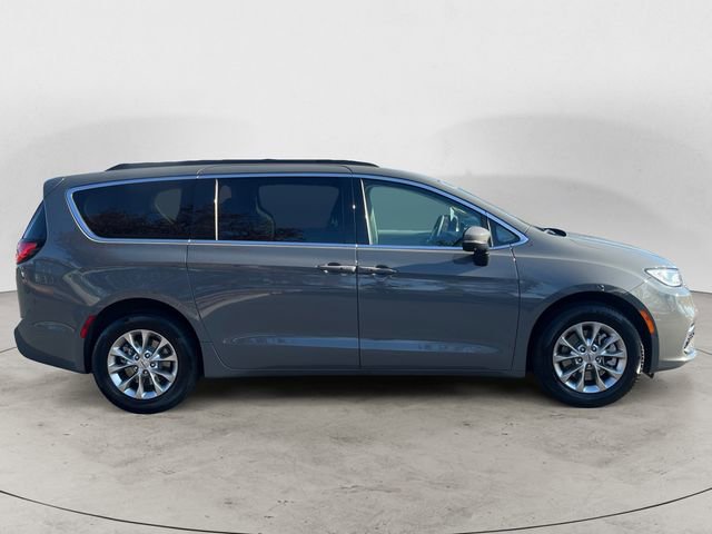Used 2023 Chrysler Pacifica Touring-L AWD/4WD image 6