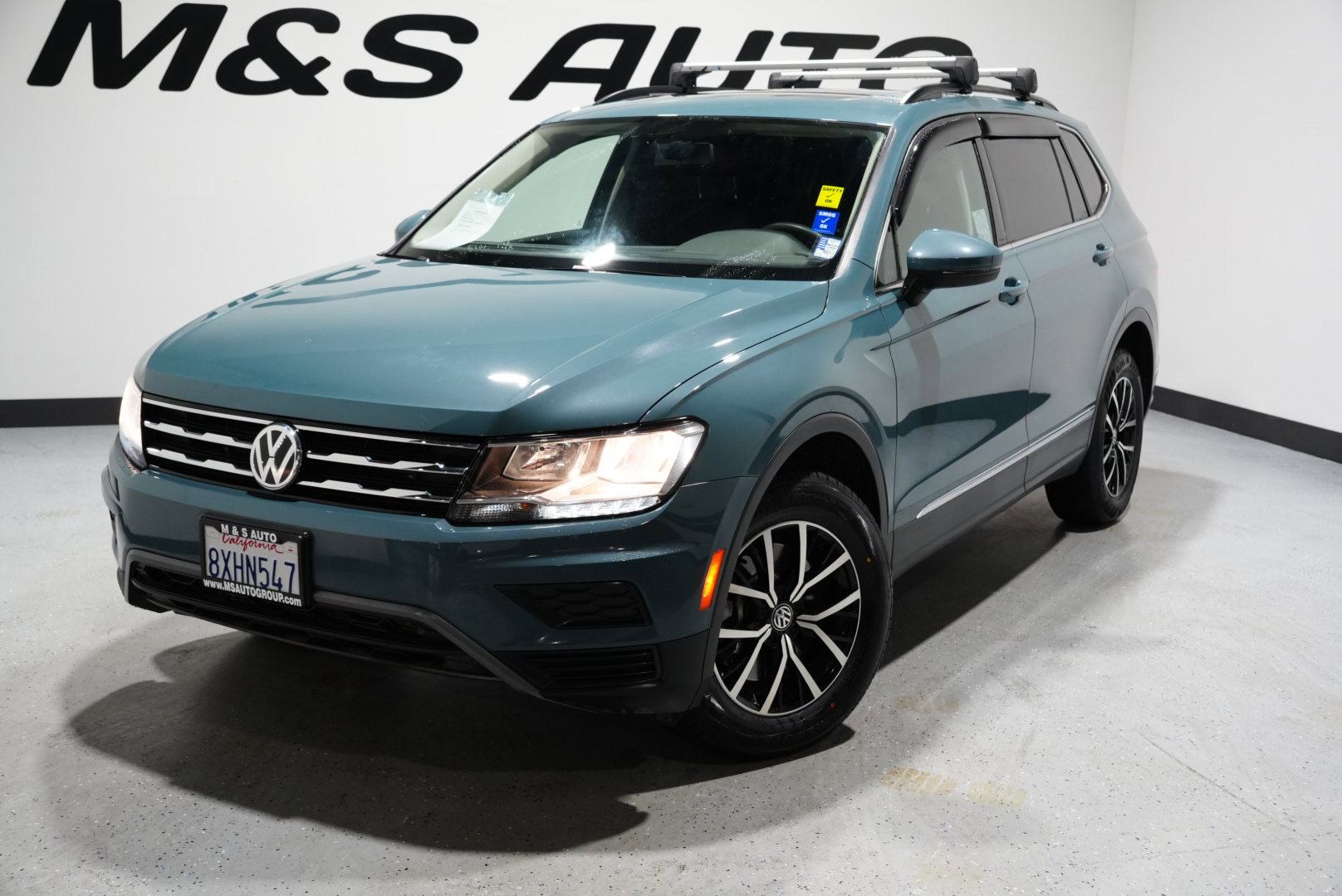 Used 2021 Volkswagen Tiguan SE w/ Panoramic Sunroof Package image 3