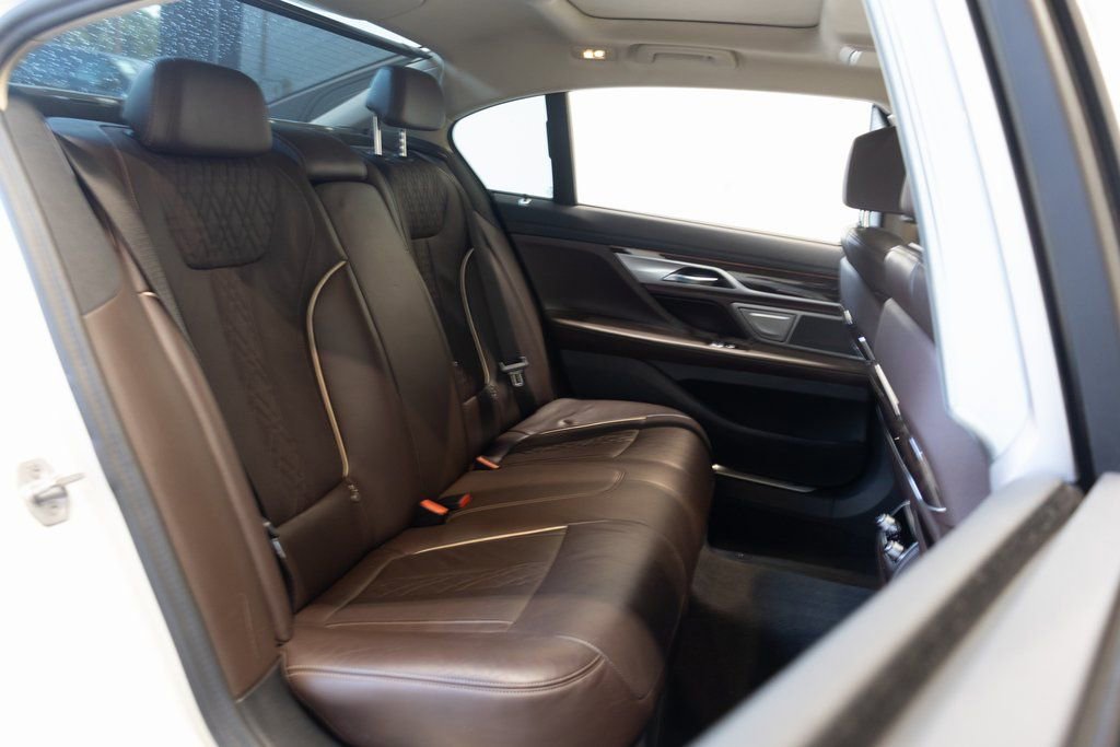 Used 2021 BMW 740i w/ Premium Package RWD image 23