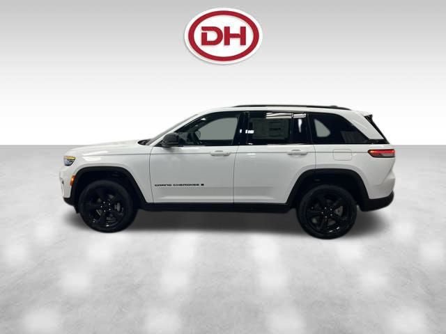 New 2025 Jeep Grand Cherokee Altitude image 8