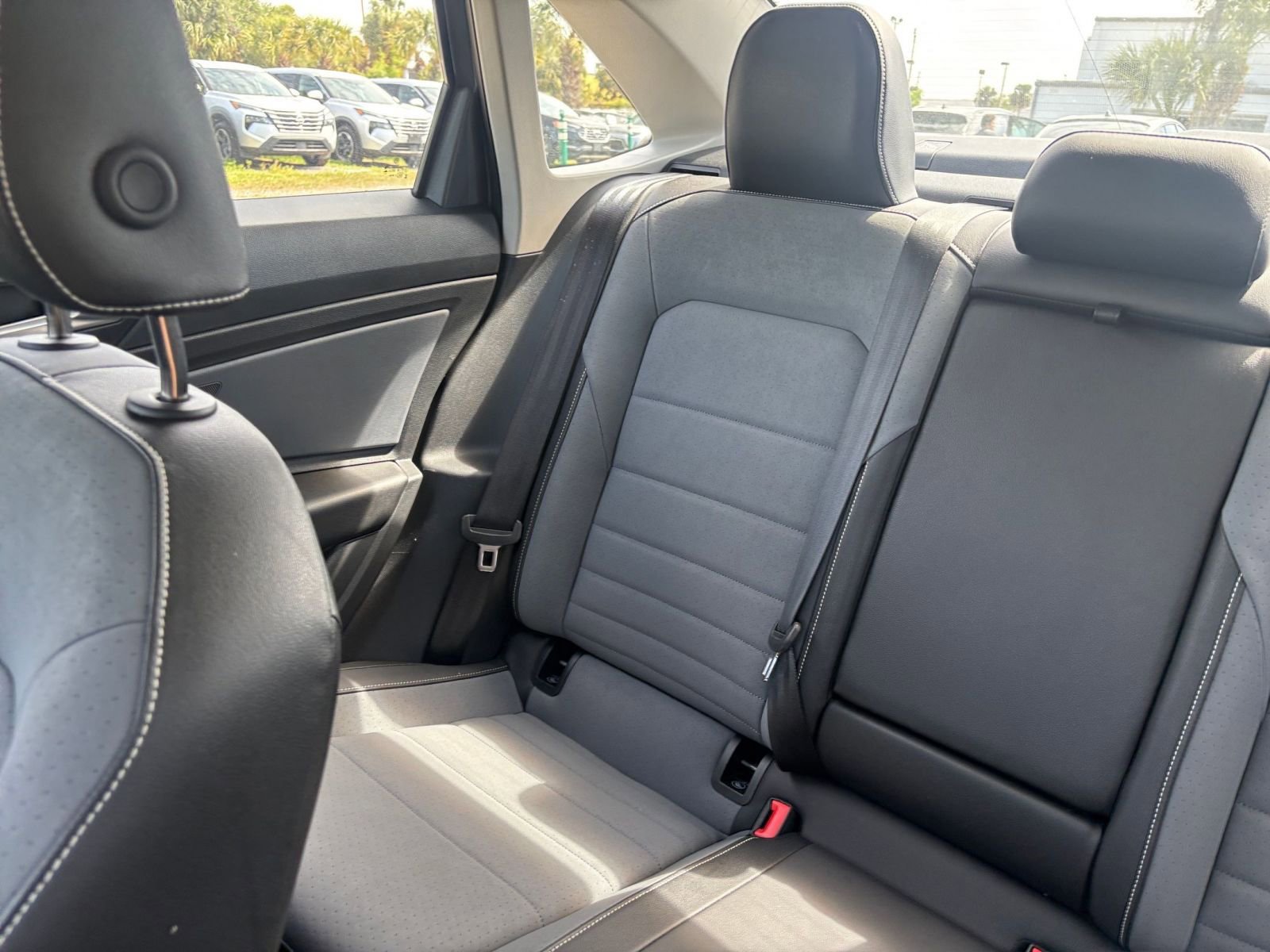 Used 2025 Volkswagen Jetta SE image 41