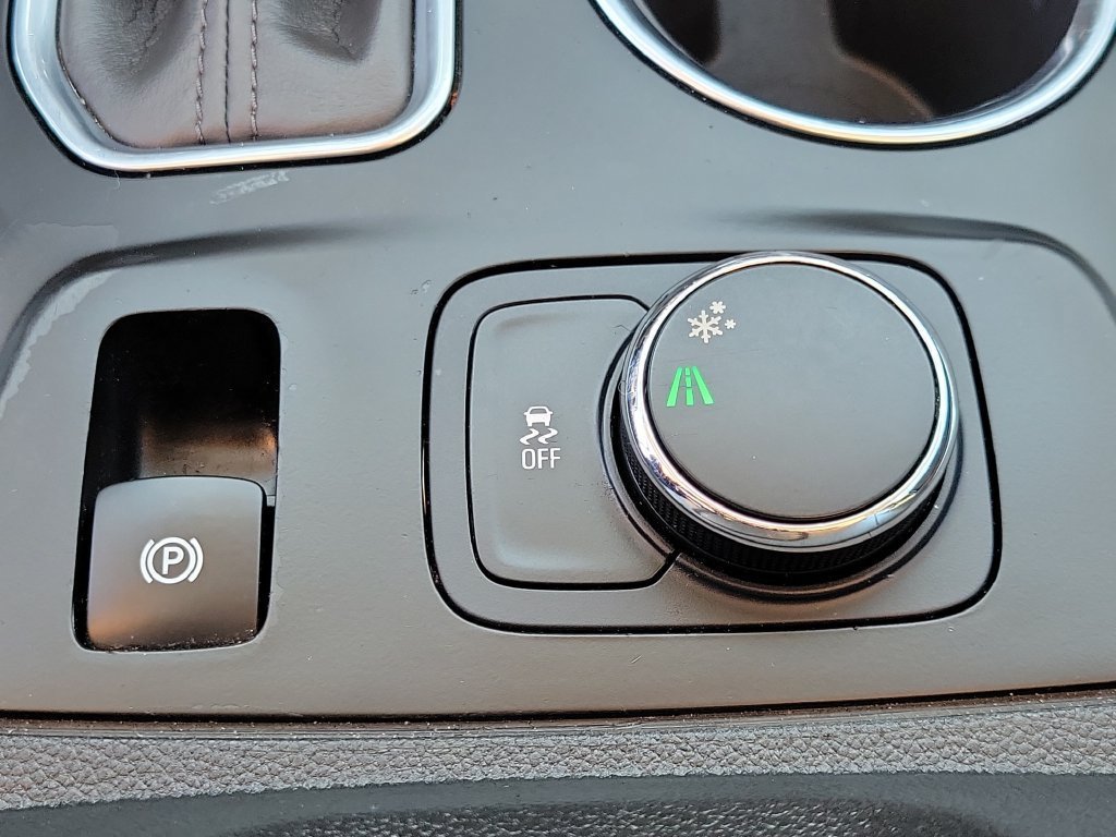 Used 2020 Chevrolet Traverse LS w/ LPO, Floor Liner Package FWD image 31