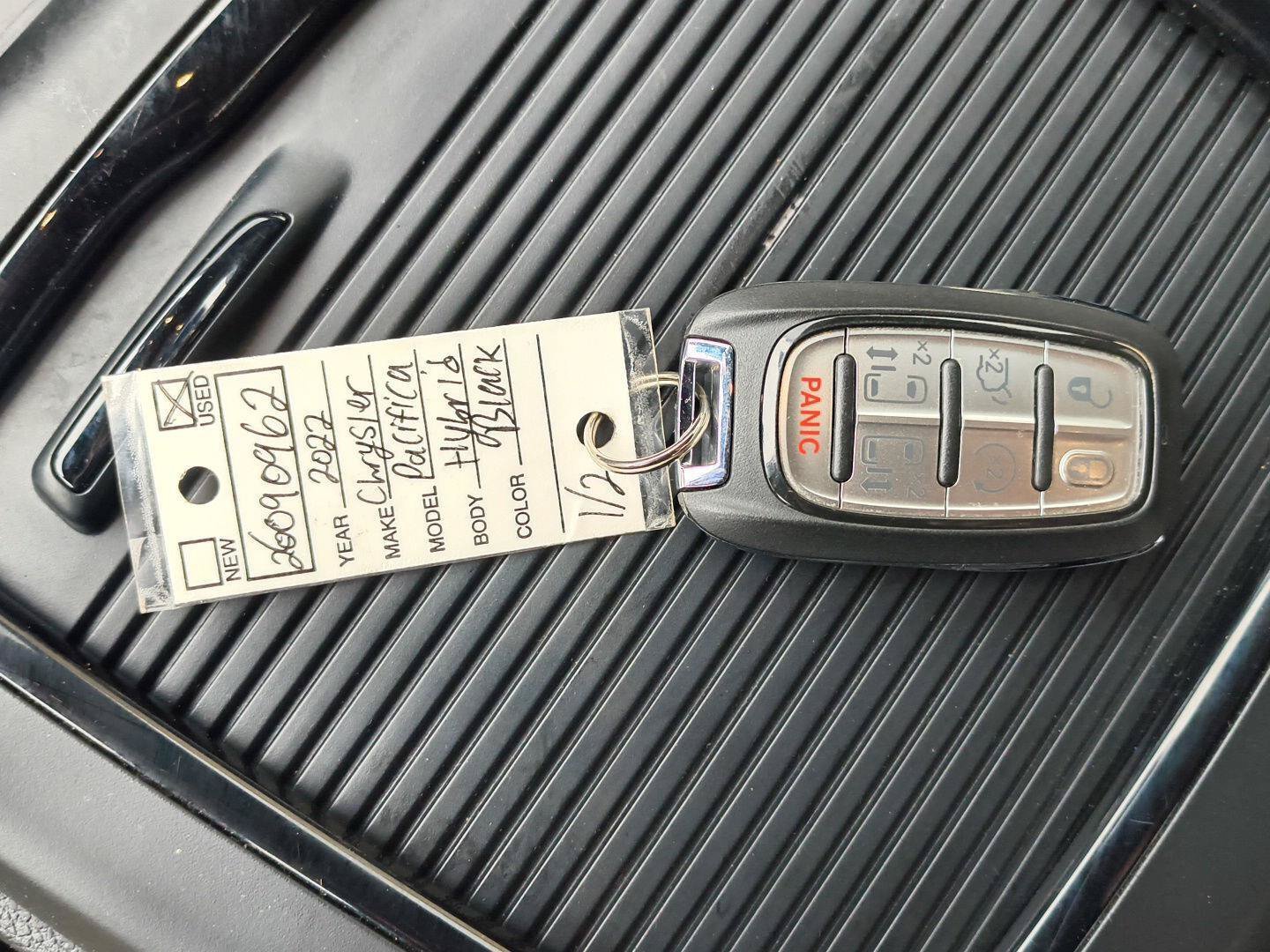 Used 2022 Chrysler Pacifica Touring-L w/ S Appearance Package FWD image 33