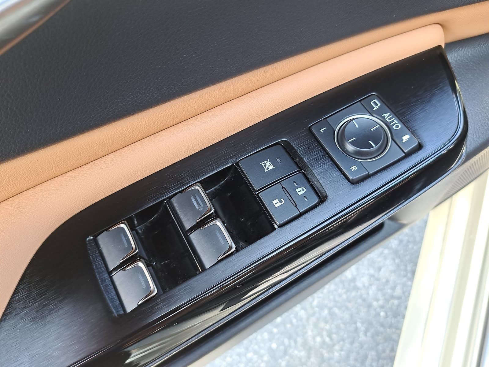 Used 2024 Lexus ES 300h w/ Premium Package FWD image 29