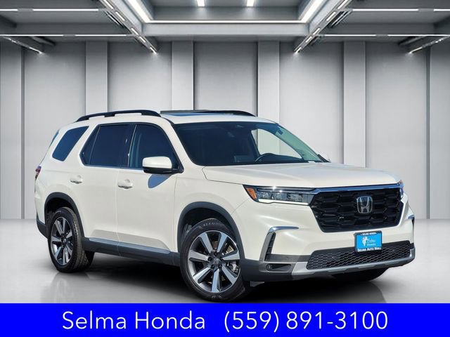 Used 2025 Honda Pilot Touring image 1