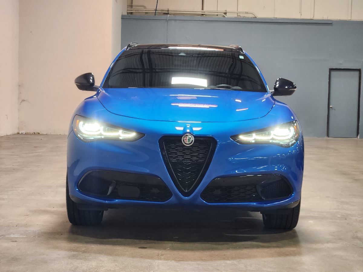 Used 2024 Alfa Romeo Stelvio Veloce AWD/4WD image 3