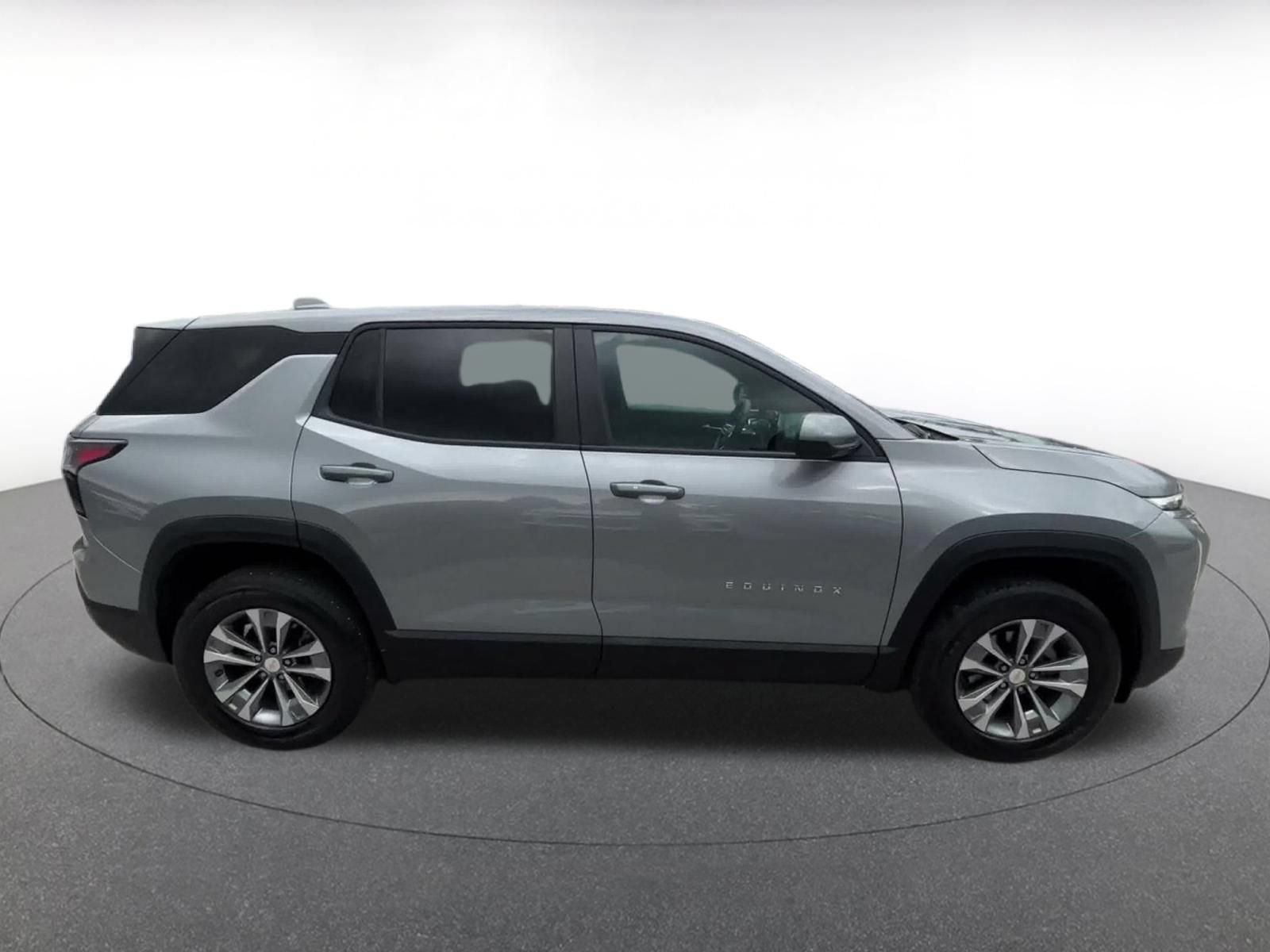 Used 2025 Chevrolet Equinox LT FWD image 16