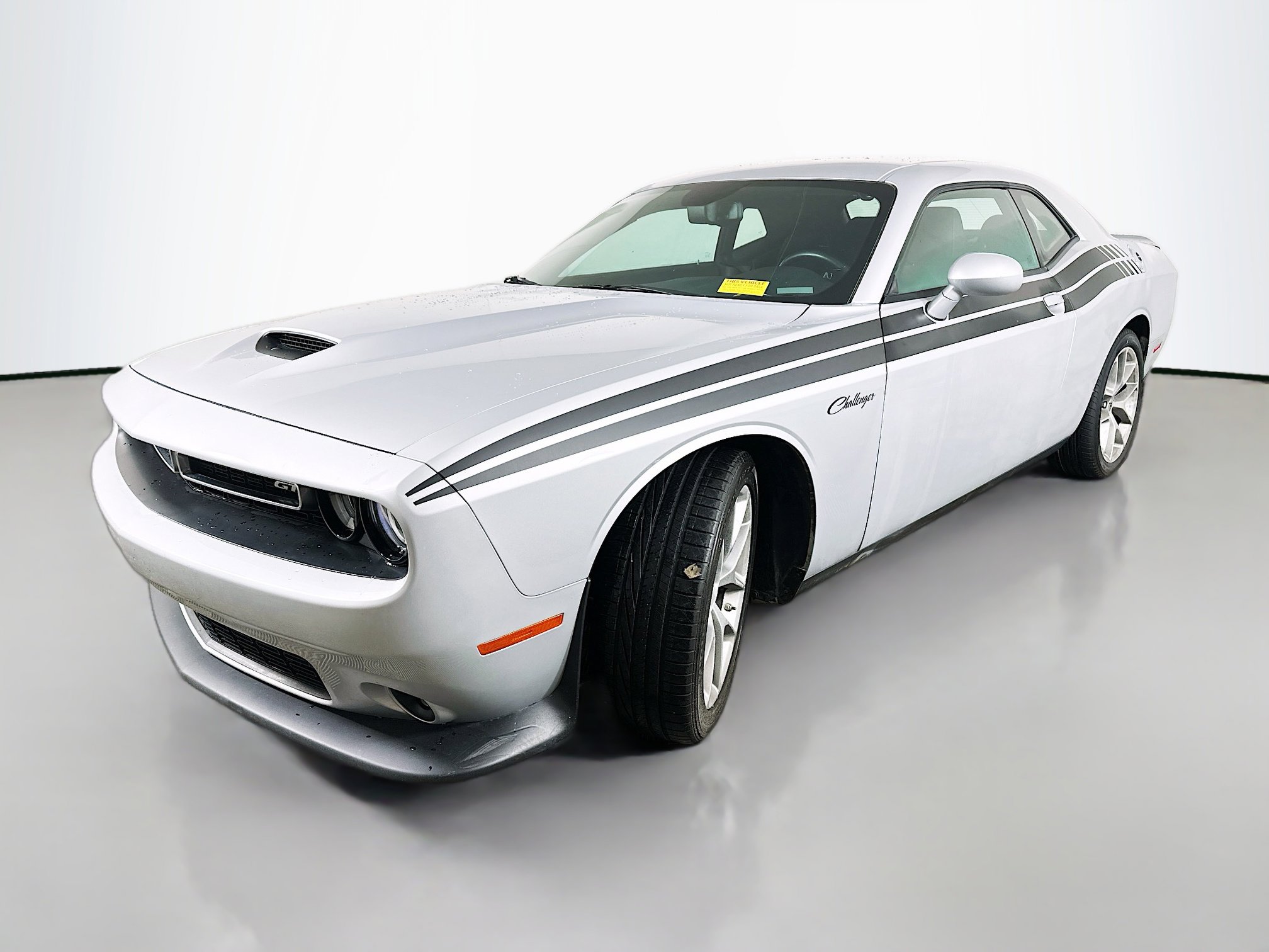Used 2022 Dodge Challenger GT image 3