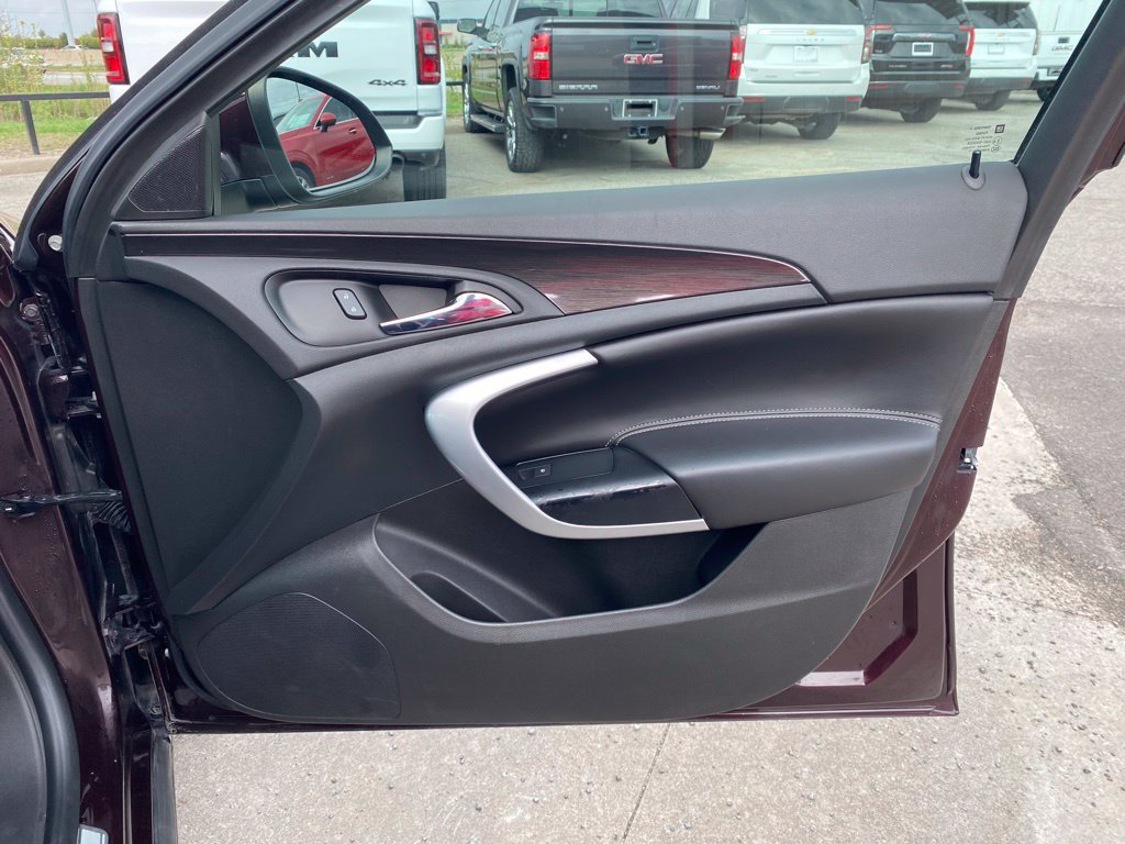 Used 2017 Buick Regal Sport Touring FWD image 20