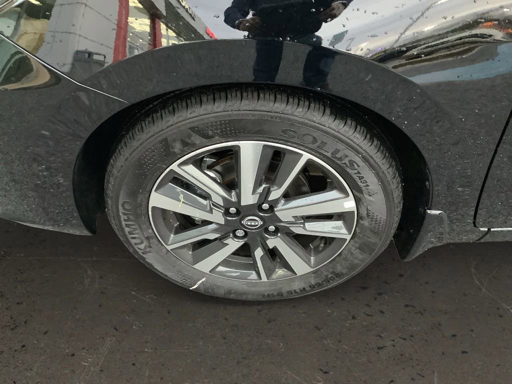 Used 2025 Nissan Versa SV w/ Trunk Package image 10