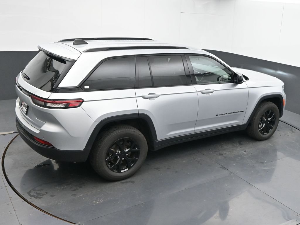 Used 2024 Jeep Grand Cherokee Altitude image 43