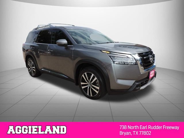 Used 2024 Nissan Pathfinder Platinum FWD image 3