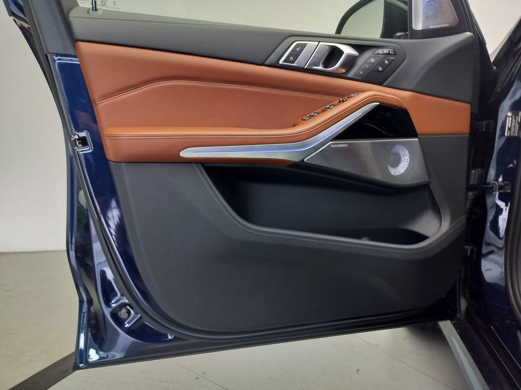 Certified 2026 BMW ALPINA XB7 AWD/4WD image 6