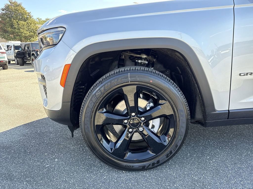 New 2025 Jeep Grand Cherokee Altitude image 10