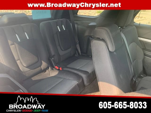 Used 2017 Ford Explorer XLT AWD/4WD image 4