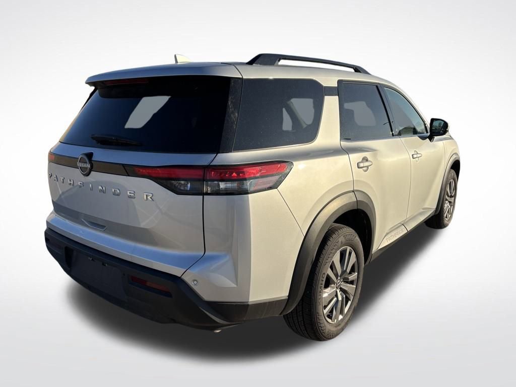 Used 2025 Nissan Pathfinder SV image 8